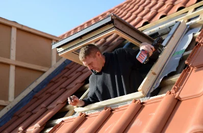 Pose de fenêtres de toit Velux à la Postolle